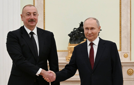 Əliyevlə Putin telefonla danışdı
