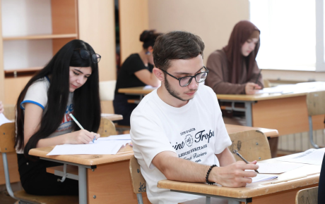 II və III ixtisas qrupları üzrə qəbul imtahanı keçirildi, 11 nəfərdə telefon aşkarlandı