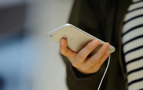 Smartfonlar bizi dinləyir? Mütəxəssisdən açıqlama