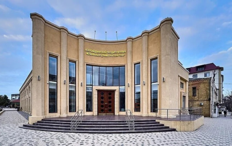 Bu teatra Müslüm Maqomayevin adı veriləcək